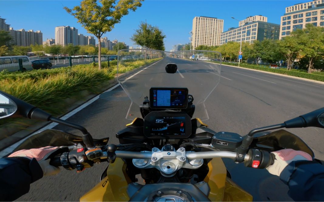 视频封面：[存货]平平无奇的上班路-排气原声-随手拍挑战赛,这就是我的梦中情车,摩托车,骑行,排气,F900XR,通勤