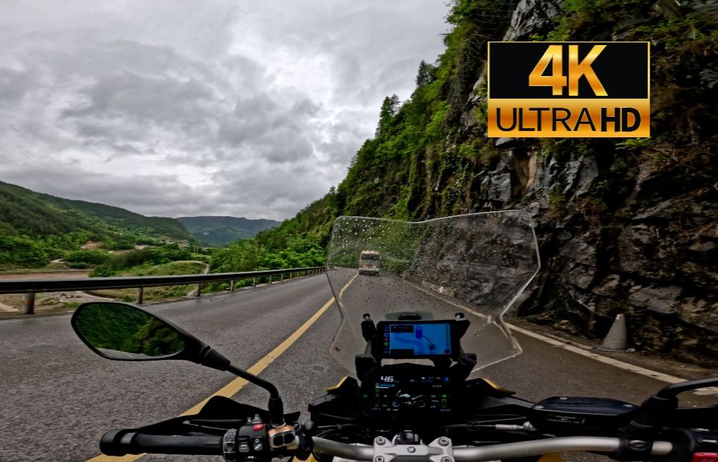 视频封面：【云摩旅】骑行重庆国道-下雨、大雾、蜿蜒山路-摩托车,骑行,国道,山路,大雾,石柱县,机车,摩旅