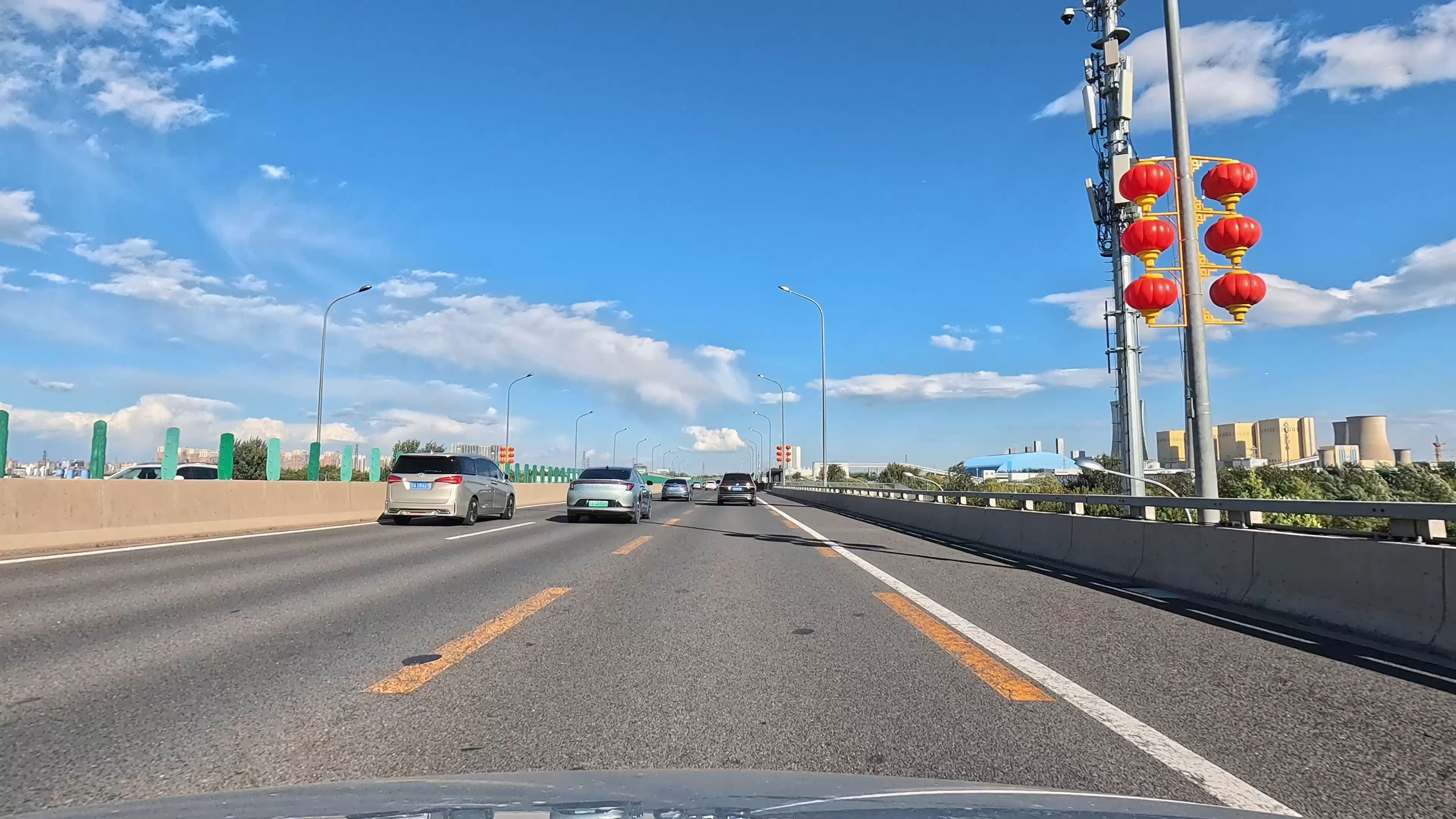 视频封面：广渠快速路-驾车第一视角-祝祖国节日快乐,驾驶,第一视角,POV,行车记录,高速公路,北京