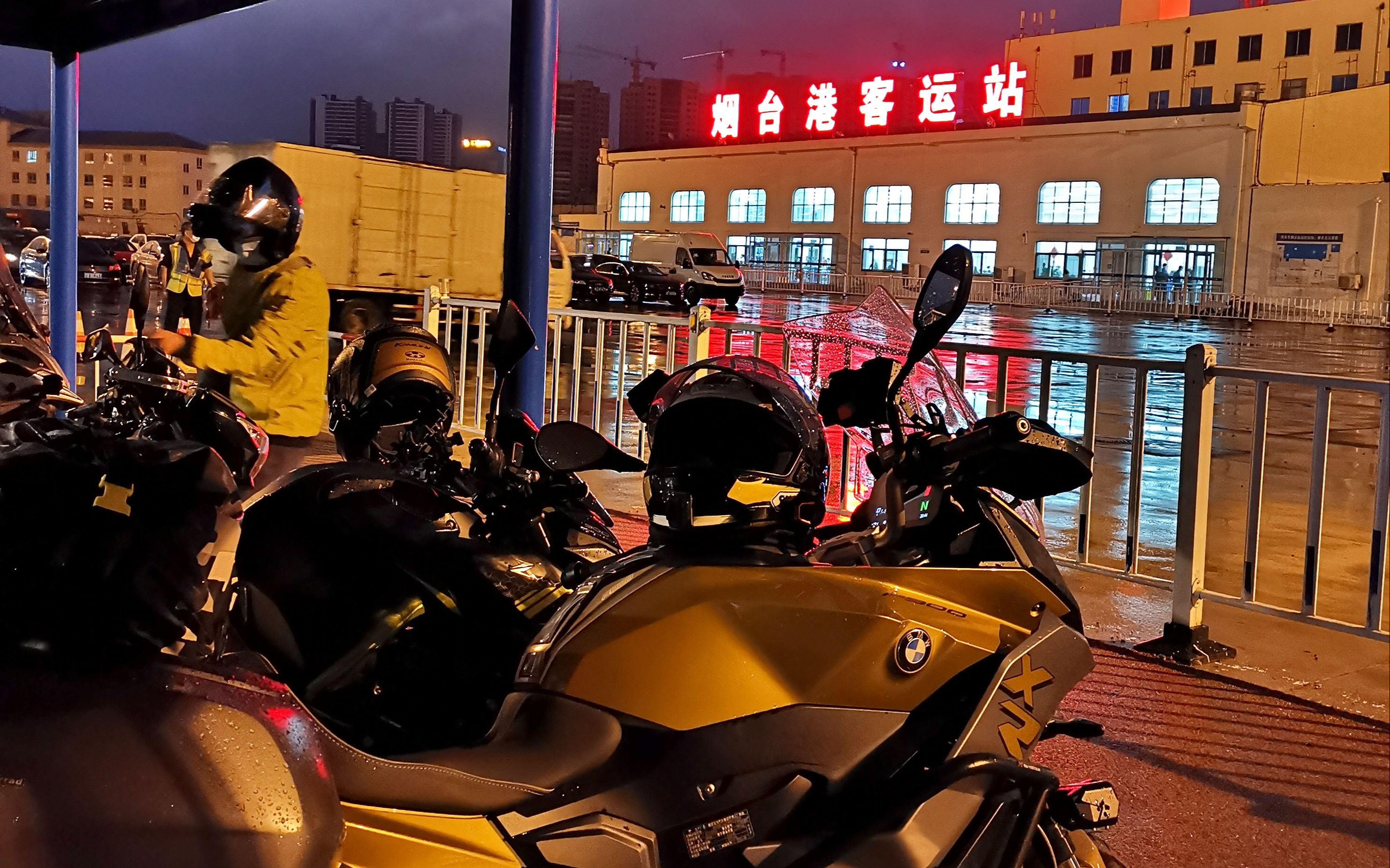 视频封面：我和小摩托第一次坐轮船-F900XR-快乐自驾游,摩托车,旅行,F900XR,轮渡
