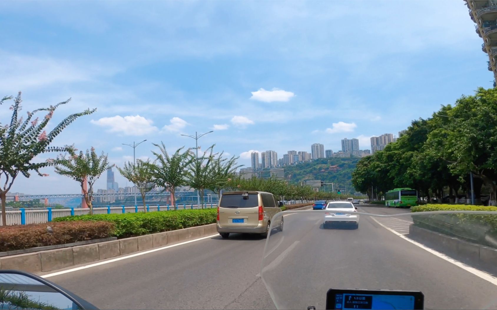 视频封面：F900XR-重庆骑行随剪-寻找B站自驾王者,爱车的陪伴,摩托,机车,重庆,旅行,#F900XR,雾都