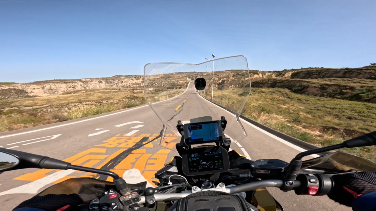 视频封面：第一视角骑行在山西黄河偏关段-骑行,摩托车,黄河,山西,F900XR