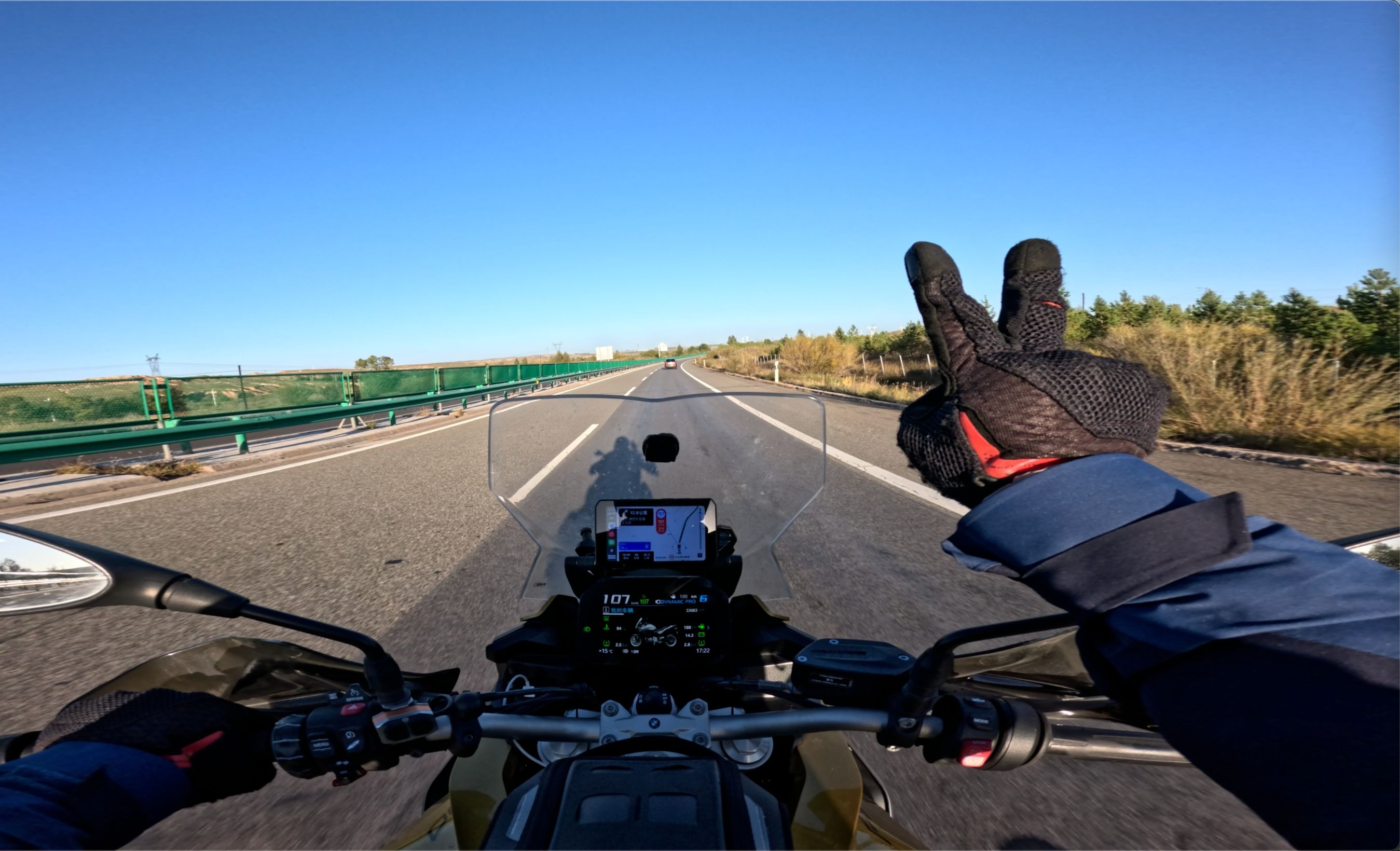 视频封面：骑行在一望无际的内蒙高速上-骑行,摩托车,机车,摩旅,F900XR,内蒙,旅行