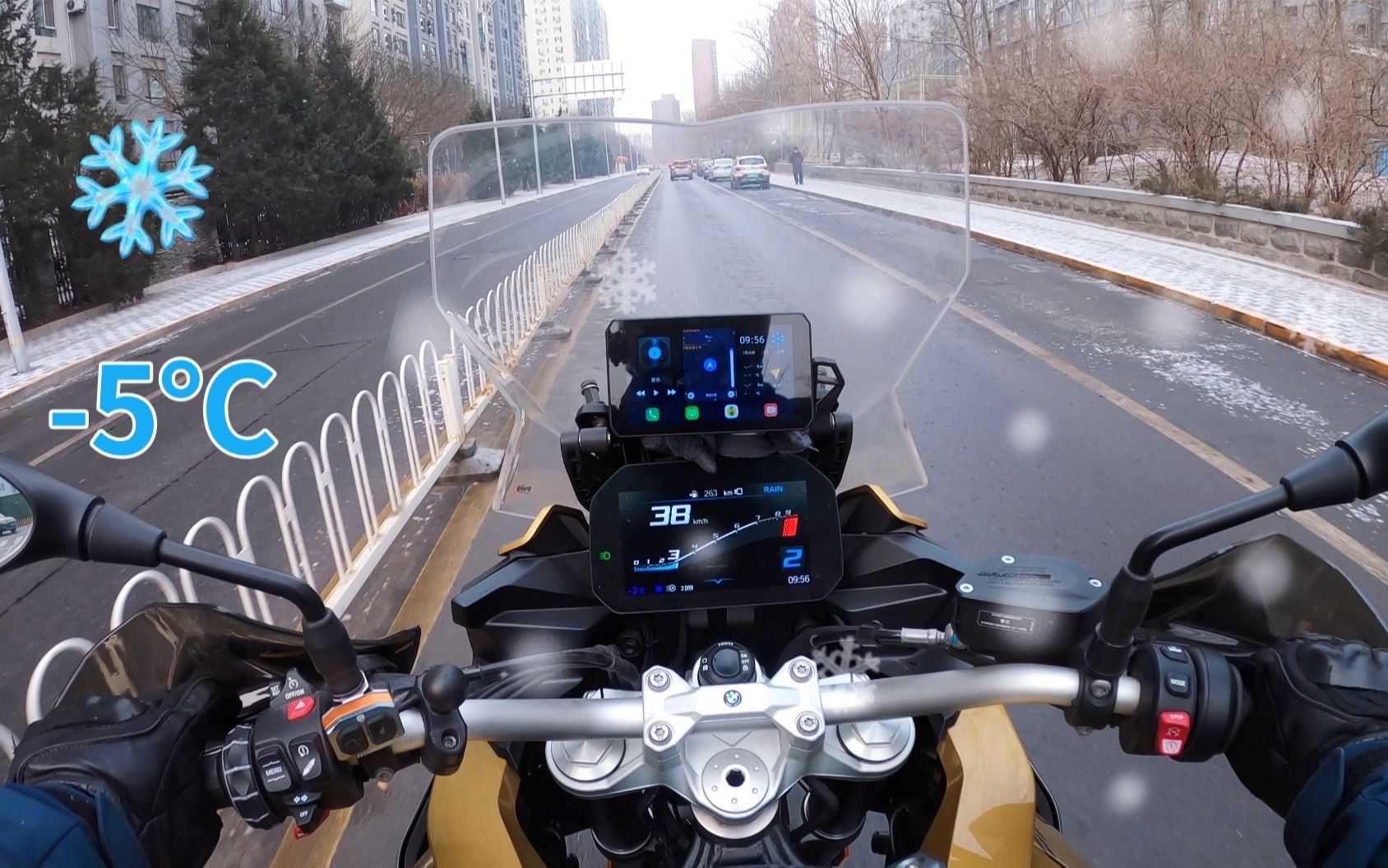 视频封面：北京小雪上班通勤-F900XR-2021哔哩哔哩汽车春晚,2021我和爱车的这一年,摩托,机车,骑行,F900XR