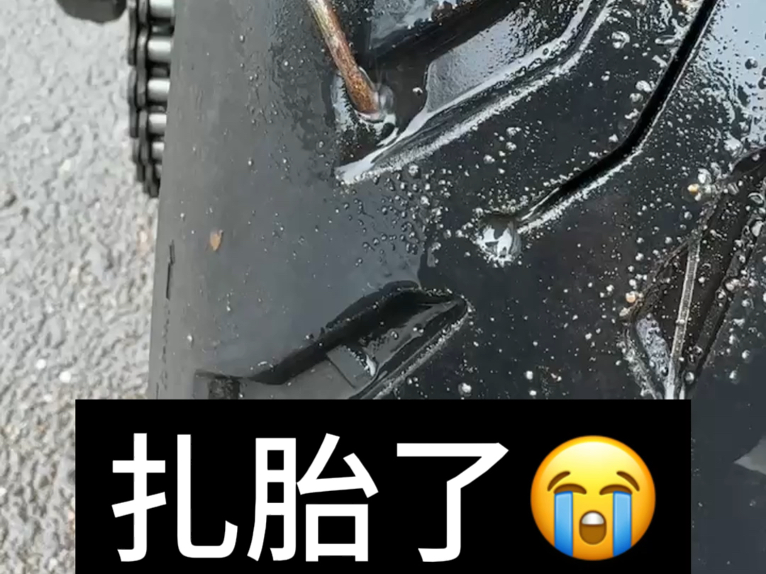 视频封面：雨天骑行，还扎胎了…-一起骑行吧！,摩托车,机车,骑士